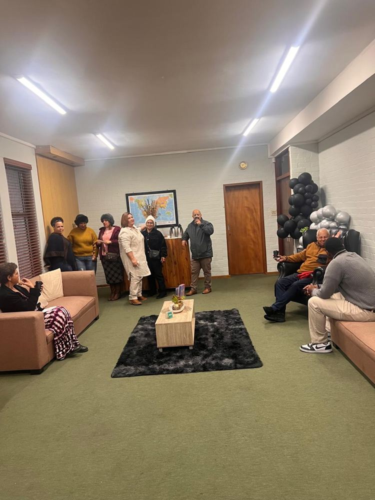 Smaller lounge venue with sofas and a coffee table